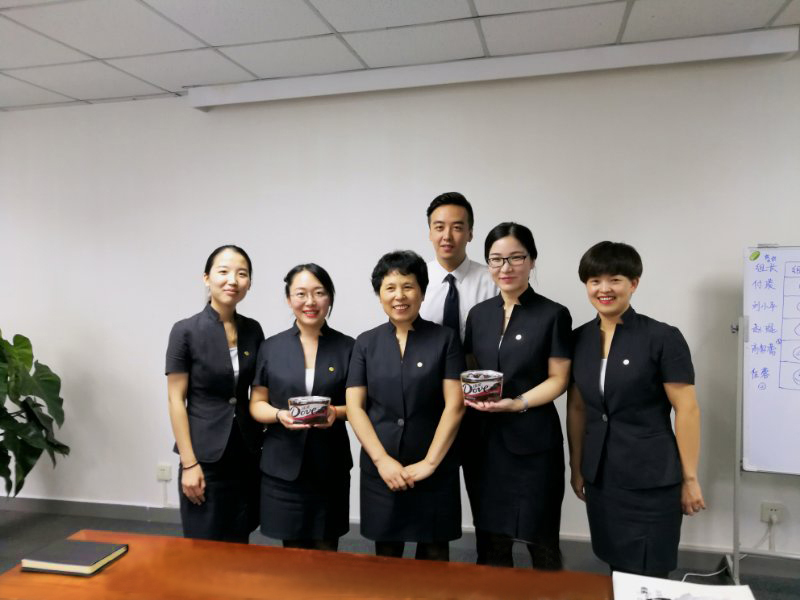中联集团一贯秉承“四严管理与人性化管理相辅相成，和谐统一”的管理理念使公司不断壮大和稳健发展。制度汇编考试作为一项检验中联人学制度、懂制度、守制度的常规测试，每年举办两次。2018年年中测试在即，为积极备战此次考试，同时进一步加强规章制度的贯彻落实，激发员工学习的主动性和积极性，由审计监察部主办，集团人资部协办的《制度汇编》趣味知识竞赛，于7月13日上午在中联企业集团会议室举行。