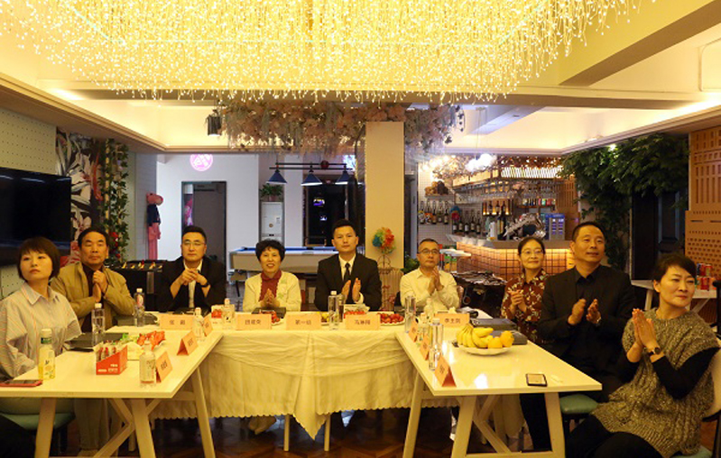 9月18日，以“跬步千里·笃行致远”为主题的《中联直播间》一周年活动拉开序幕。集团副总经理马琳翔、集团各部门总监及各公司各级领导、一线员工代表，共35人参加活动。