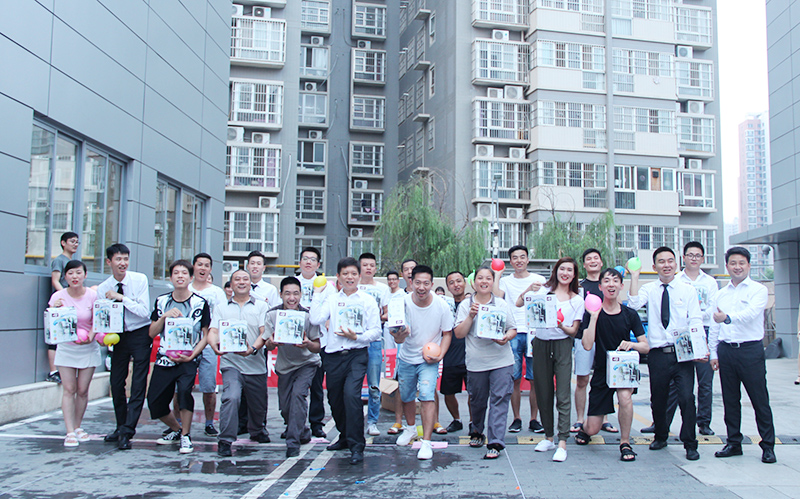 为深入贯彻集团人性化管理理念，落实中联特色服务，增强各部门员工之间的沟通交流，传递公司对员工的关爱，陕西幸福汽车销售有限公司和陕西豪林汽车销售有限公司分别组织开展了形式多样、丰富多彩的送清凉活动。