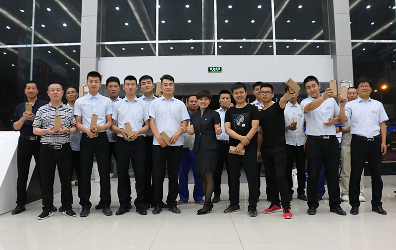 为增进公司各部门之间的沟通交流，增强全体员工的团队凝聚力和集体荣誉感， 5月23日晚，陕西欣达汽车贸易有限公司第二季度员工趣味运动会在前厅广场隆重举行！欣达汽贸执行总经理武寿斌、集团企化部部长刘丹及公司全体员工130余人参与了比赛