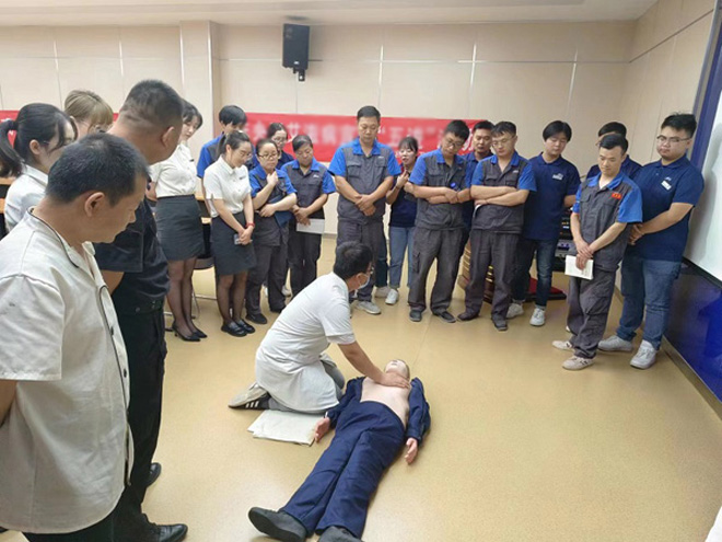 8月9日，陕西福迪汽车贸易有限公司邀请未央宫社区服务中心健康科普团队进店开展了健康知识讲座暨健康体检，全体员工参加。